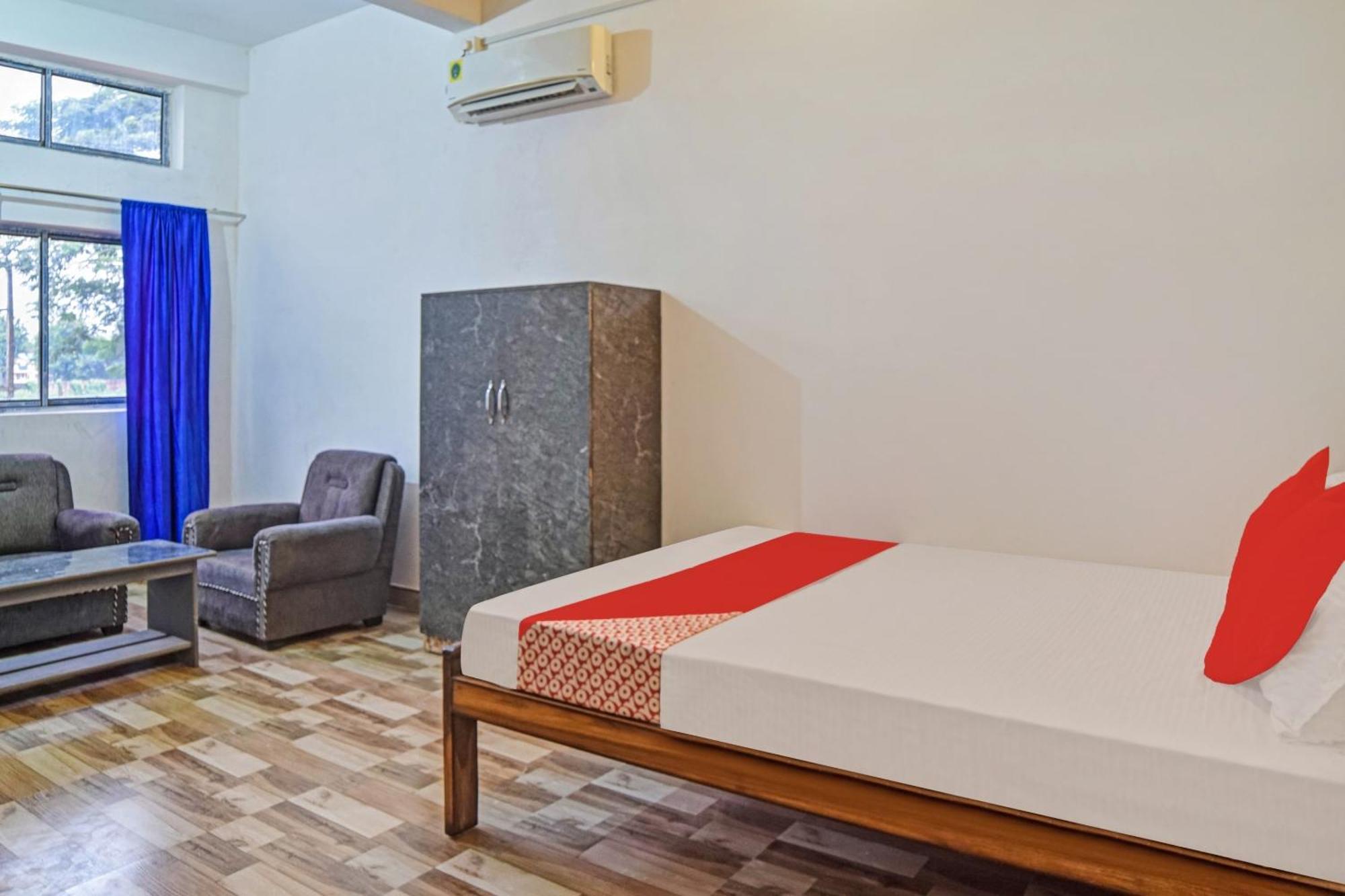 Spot On Jp Guest House Kaharpara Exterior foto