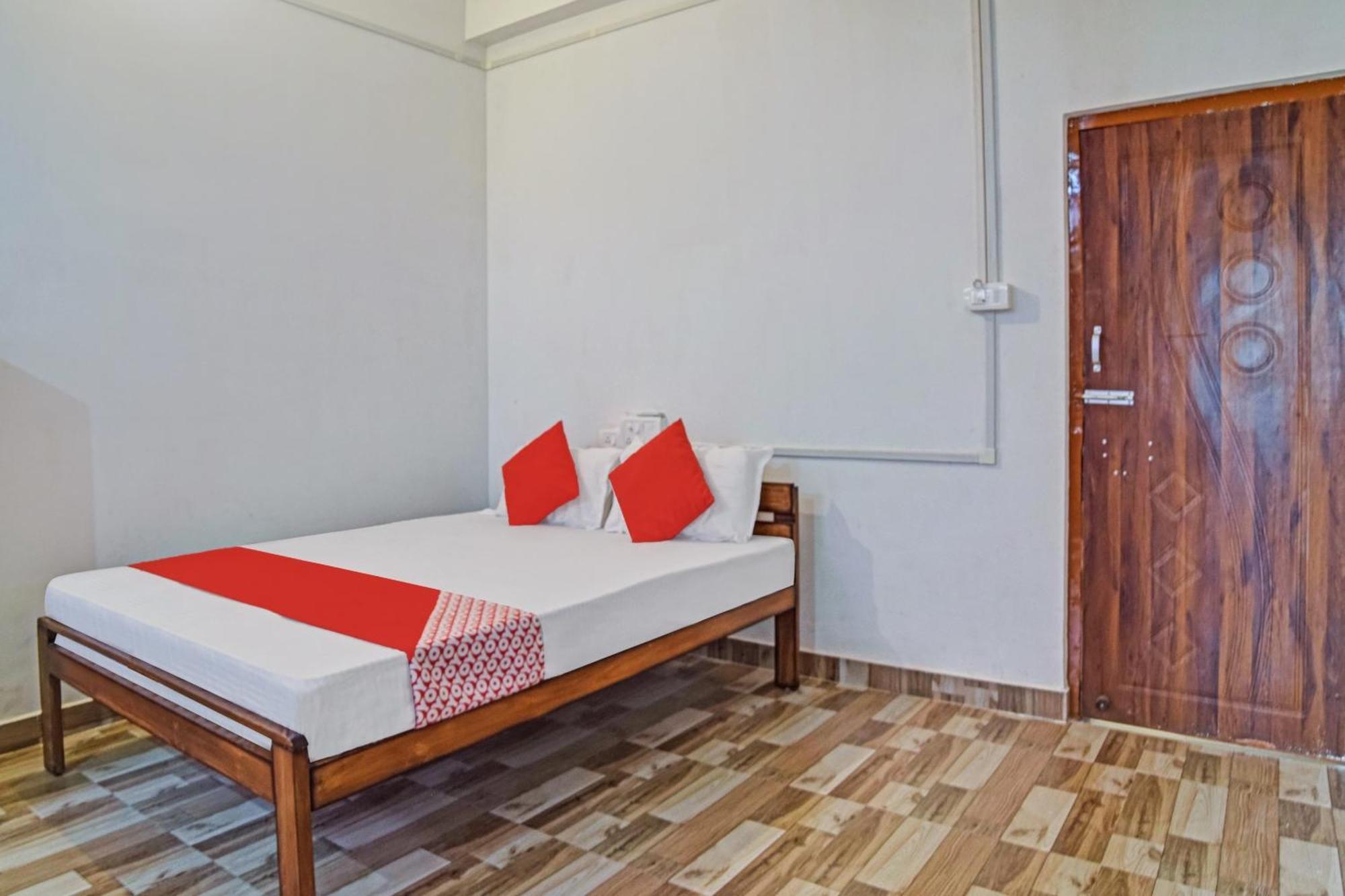 Spot On Jp Guest House Kaharpara Exterior foto