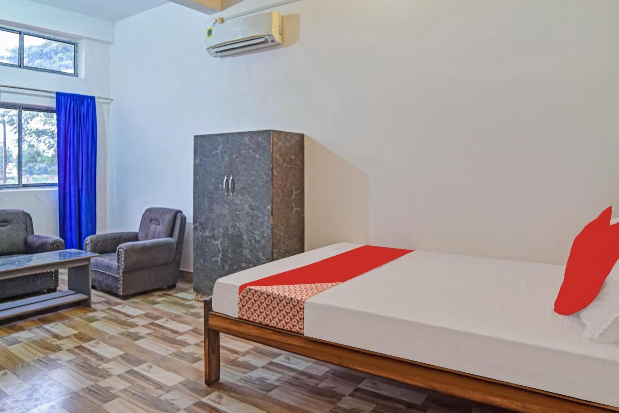 Spot On Jp Guest House Kaharpara Exterior foto