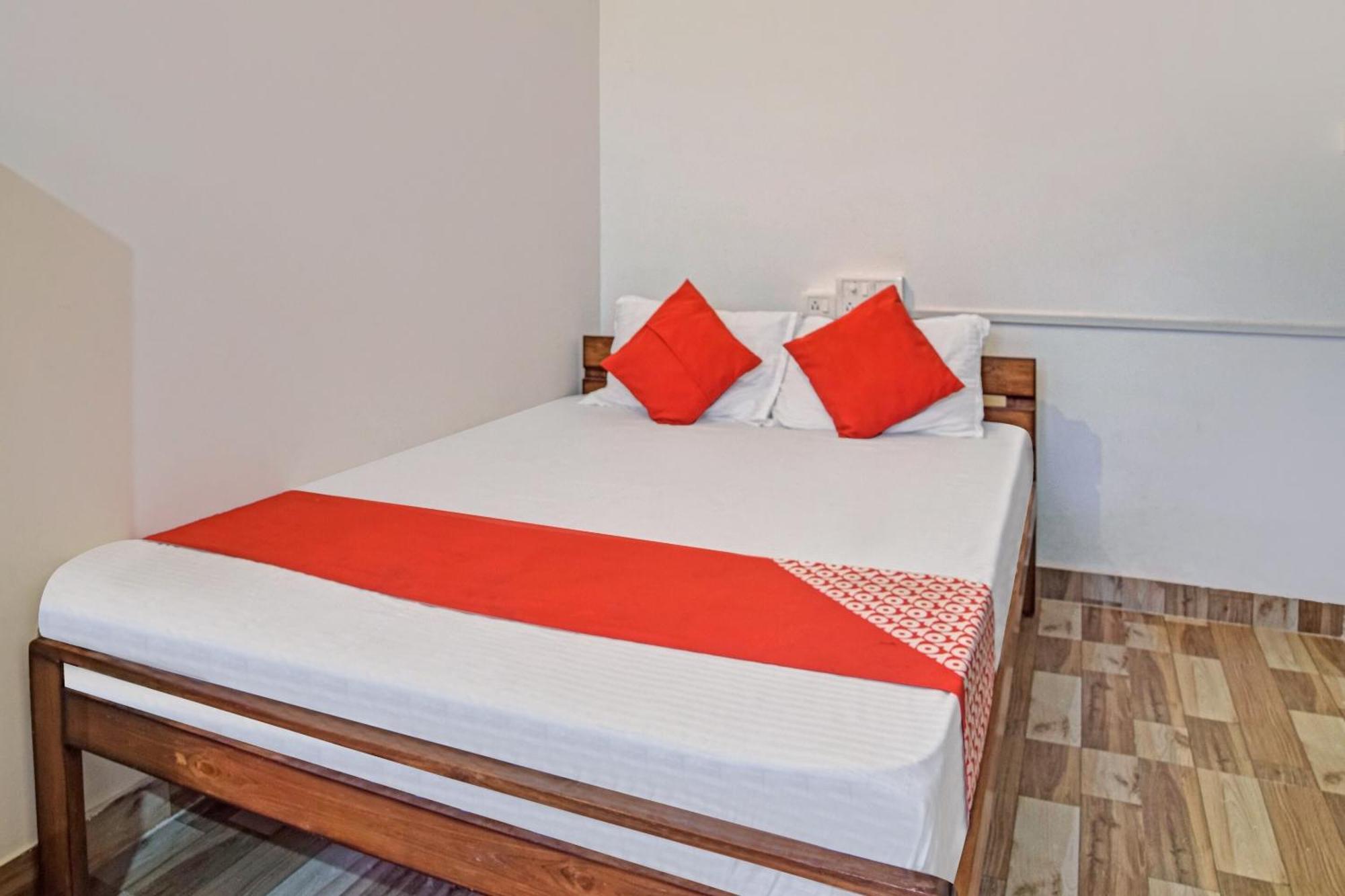 Spot On Jp Guest House Kaharpara Exterior foto